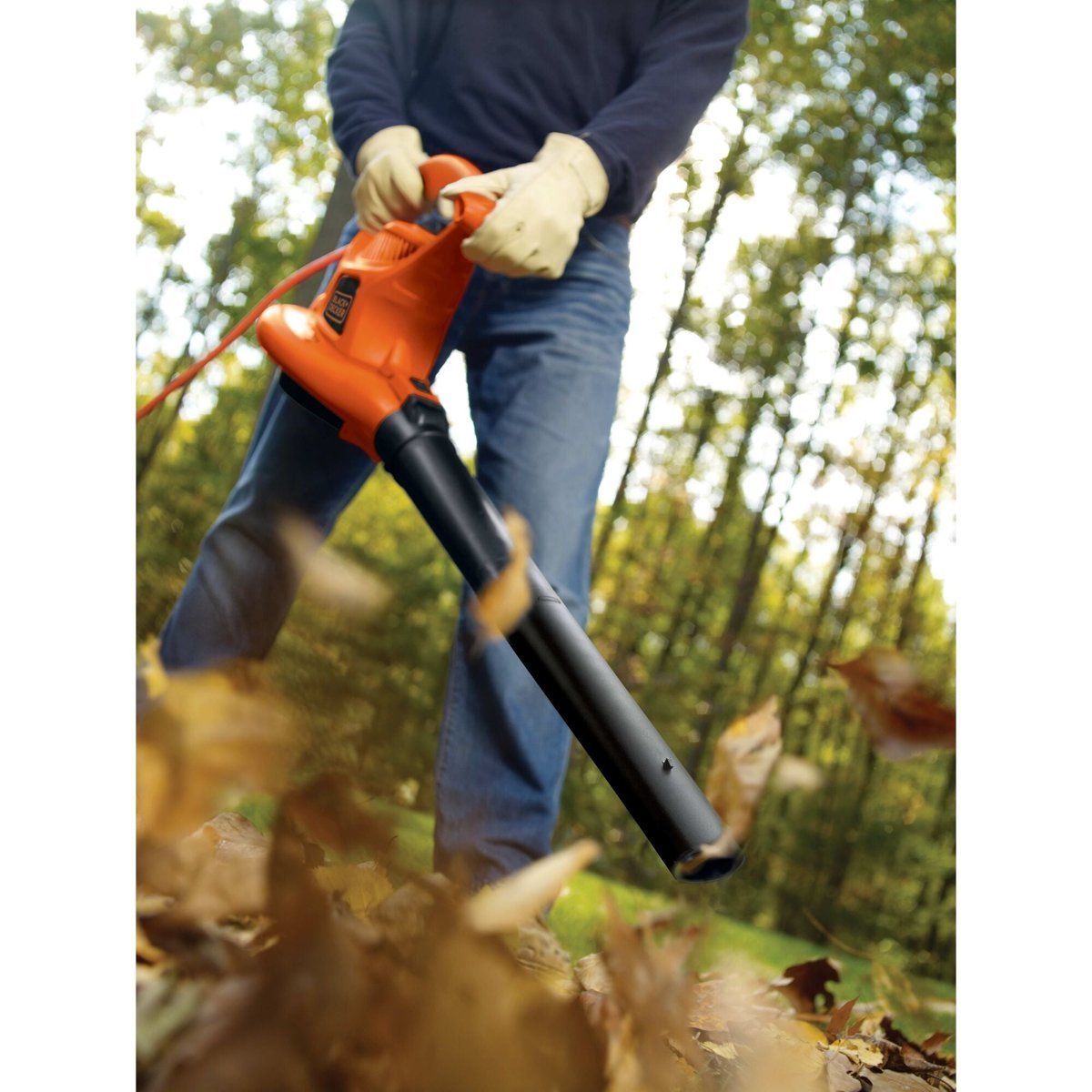 BLACK+DECKER BV6000 being used in blower mode outdoors