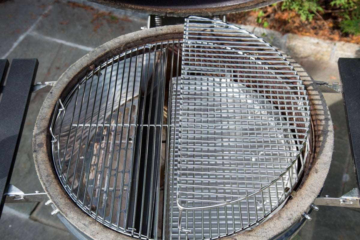 SnS Elevated Cooking Grate seen from above, fitted over a kettle's main grate