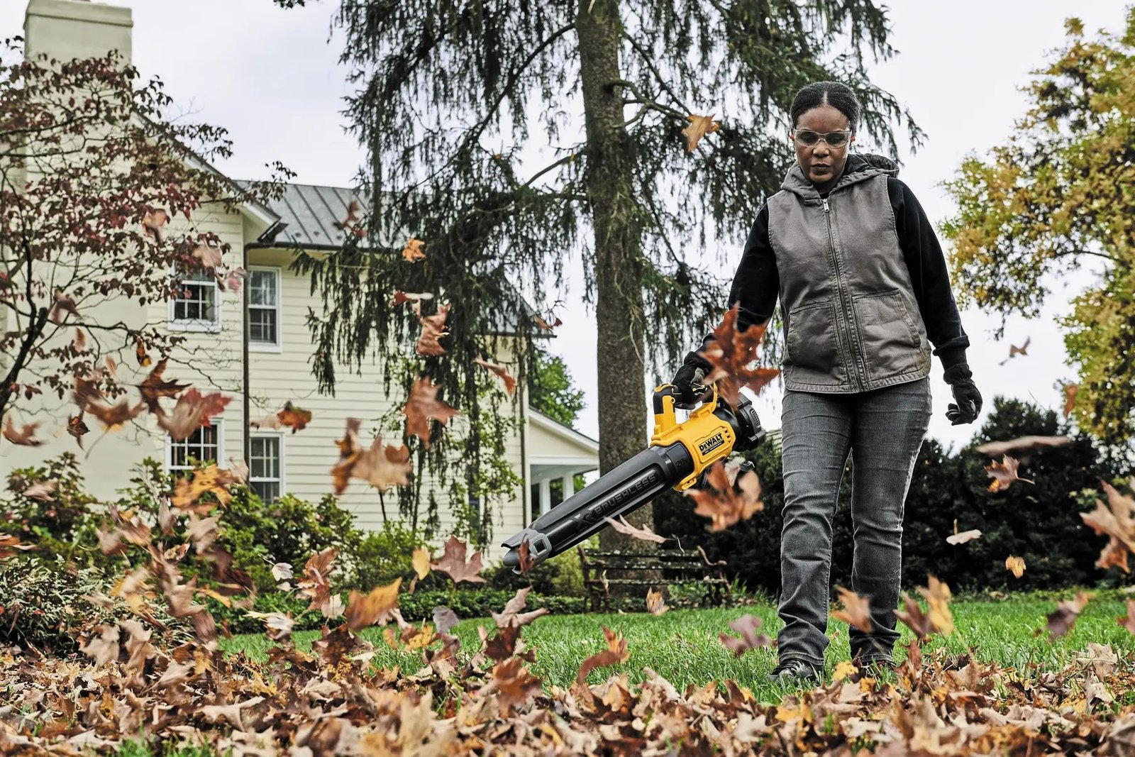 DeWalt 20V MAX XR DCBL722P1 Leaf Blower Kit — product photo 2 of 3